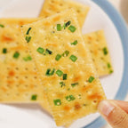 【𝗔𝗦𝗛】Boxiang Scallion Thin Crispy Biscuits 318g Boxed Casual Biscuits Onion Flavor 香葱薄脆饼干